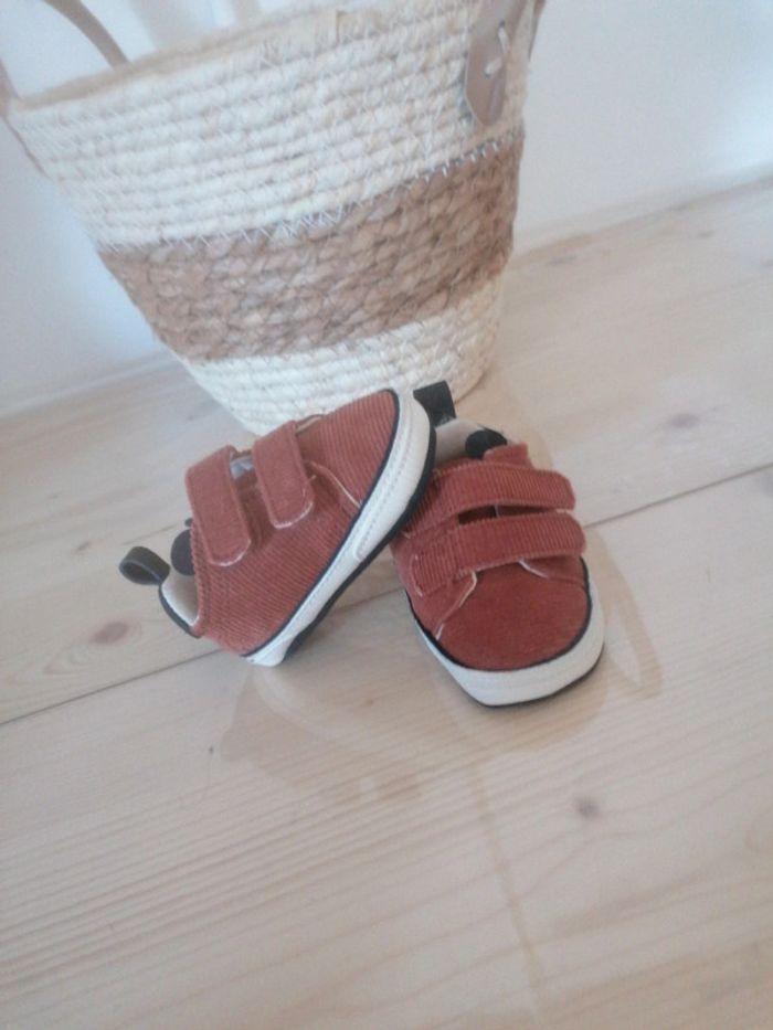 Chausson chaussures bébé marron velour côtelé - photo numéro 1