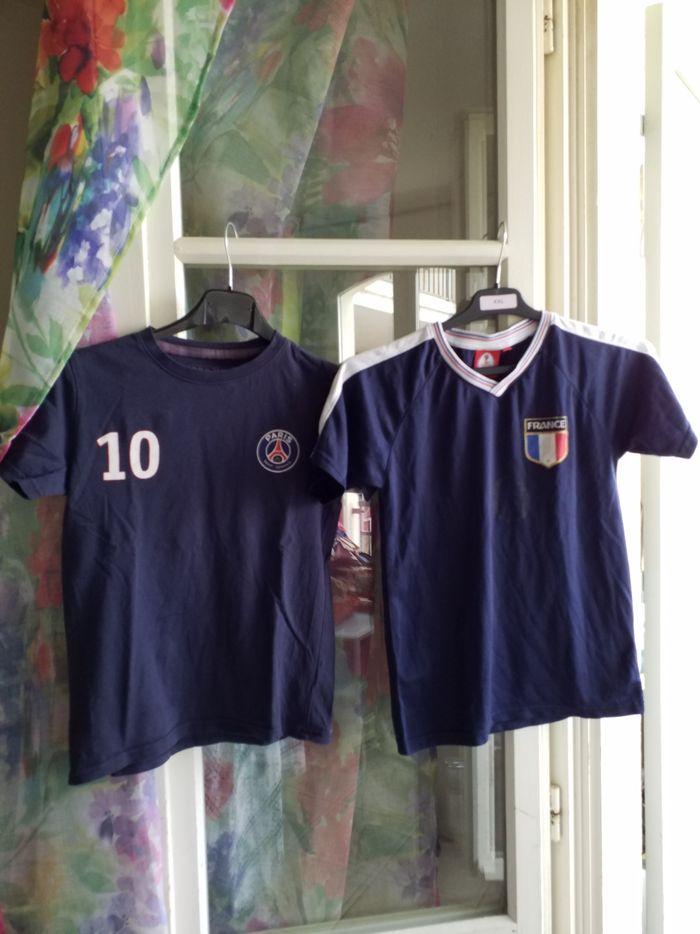 Lot de  2 tricots de football   enfants taille 10 ans - photo numéro 1