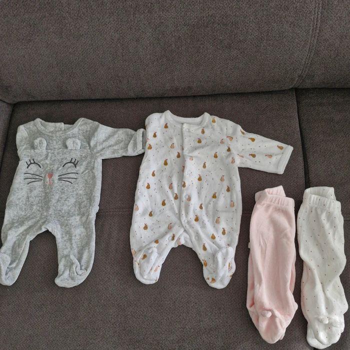 2 pyjamas + 2 bas de pyjamas naissance