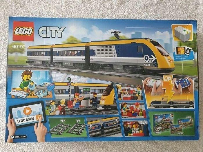 Lego City - Le train de passagers télécommandé - 60197 - ok - photo numéro 2