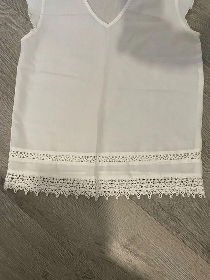 Blouse à manches courtes volant blanc dentelle en bas kiabi taille 36 - photo numéro 2