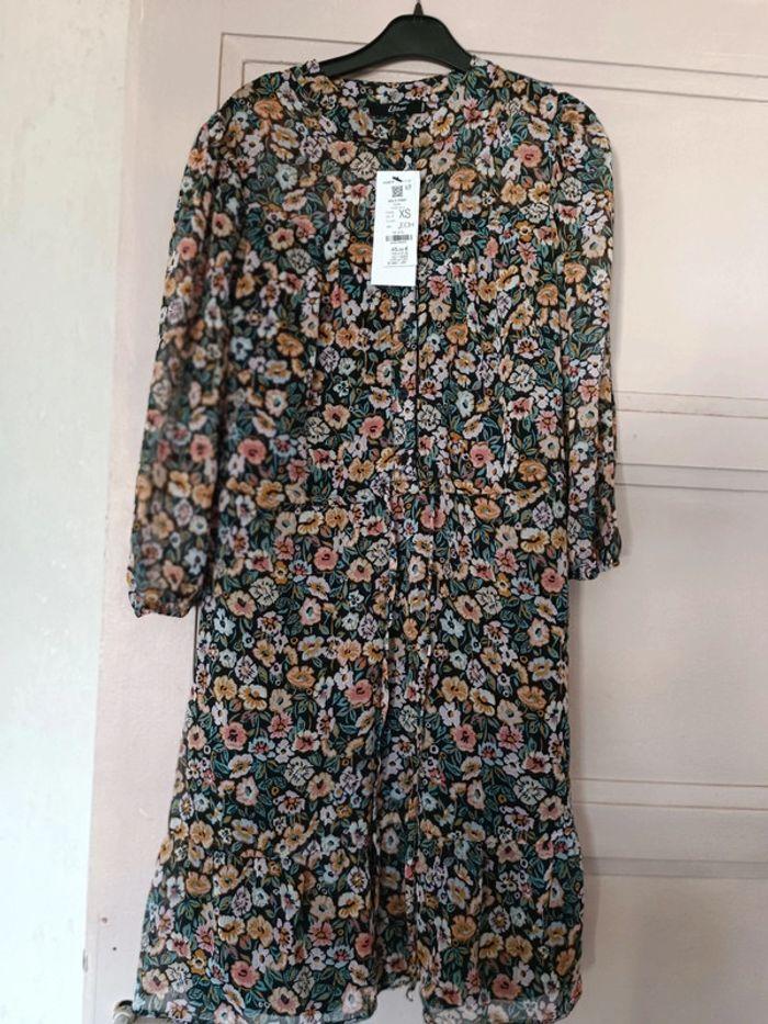 Robe fleurie Etam neuve taille xs - photo numéro 1