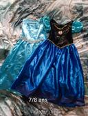 Lot de 2 robes Anna et Elsa du Disney la reine des neiges 7/8 ans