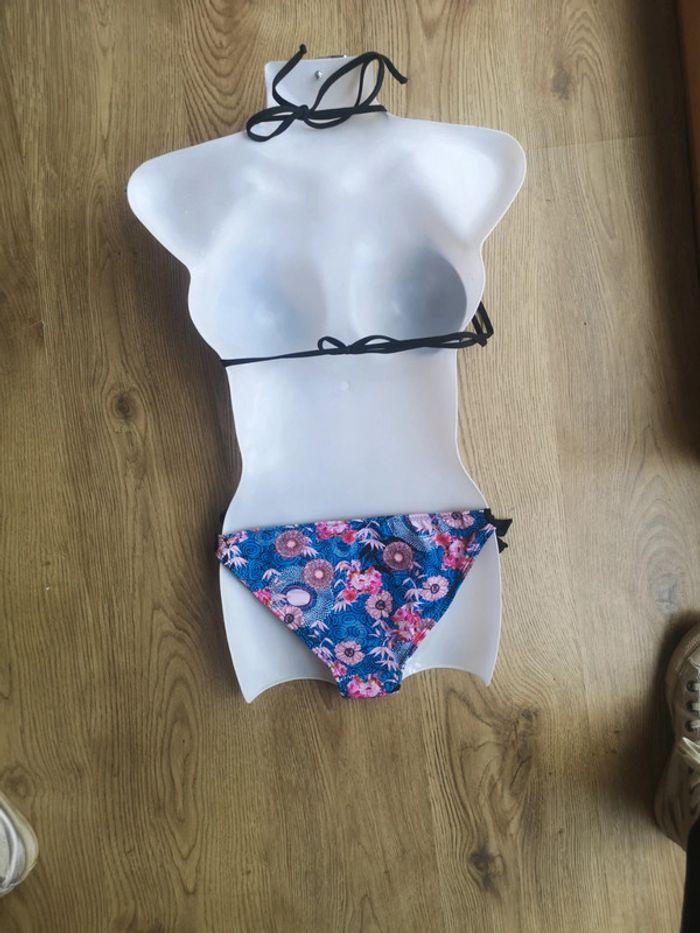 Maillot 2 pièces bleu et rose fleuri - photo numéro 6