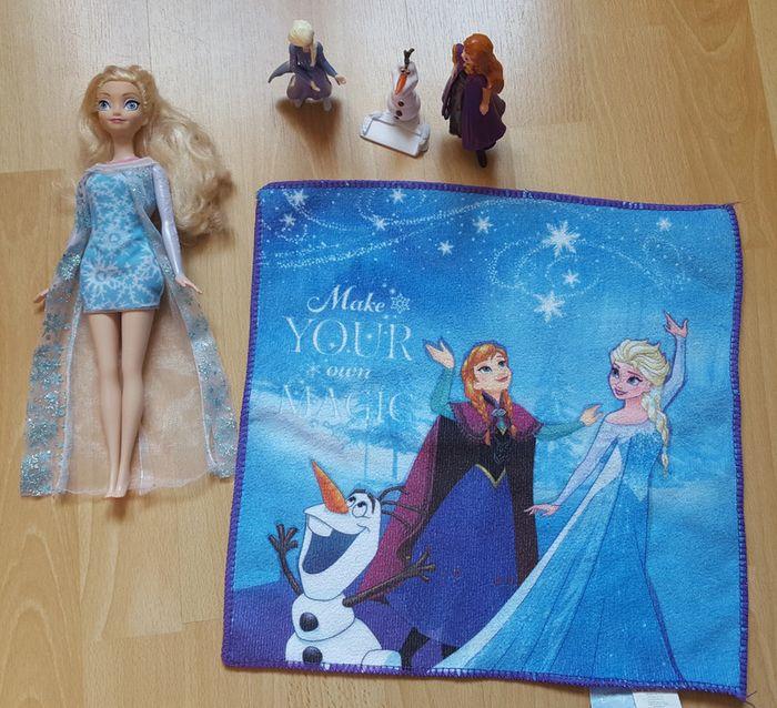 Lot reine des neiges barbie + figurines Disney + couverture - photo numéro 1