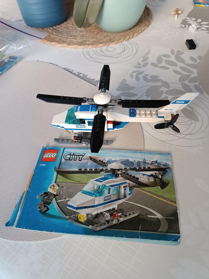 Lego City 7741 hélicoptère de Police - photo numéro 1