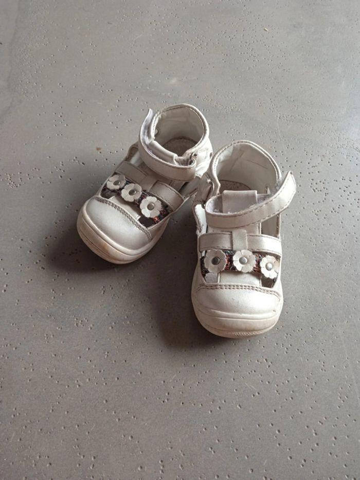 Petite chaussures d'été bébé - photo numéro 1