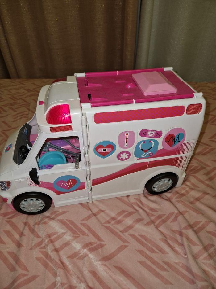 Ambulance barbie - photo numéro 2