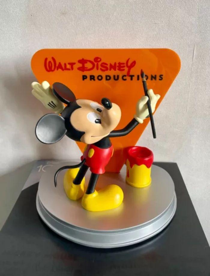 Figurine Mickey logo Walt Disney