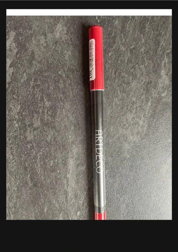 Crayon à lèvre rouge waterproof artdeco - photo numéro 2