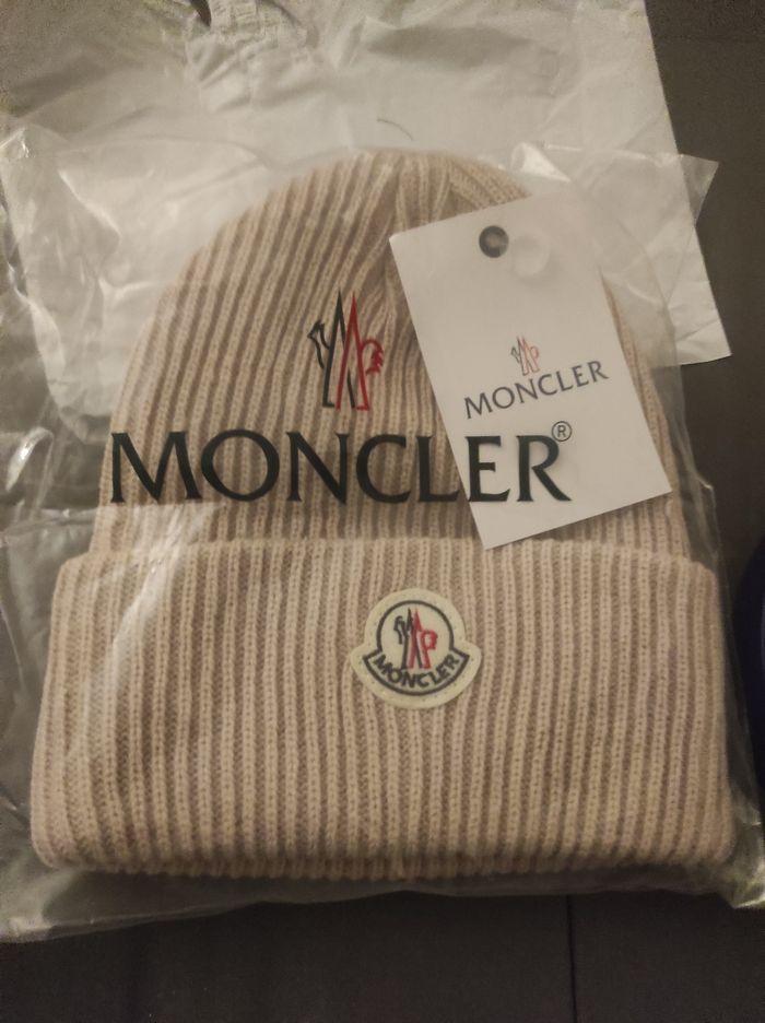 Bonnet Moncler beige - photo numéro 1