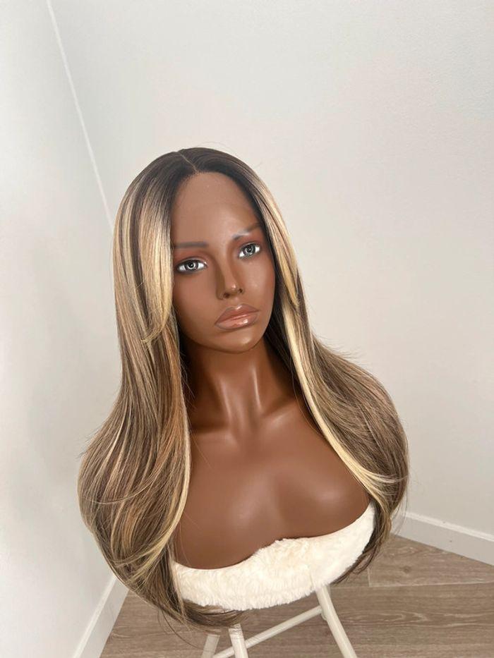 Perruque blonde lace frontal avec frange rideaux - photo numéro 5