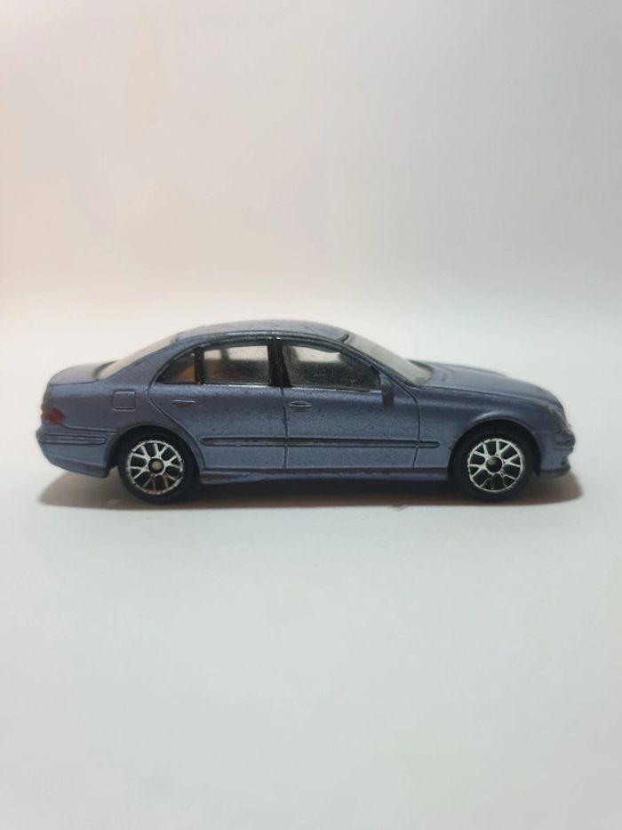 RealToy Mercedes Benz Classe E 55 AMG Bleu Argent - 1/61 - photo numéro 5