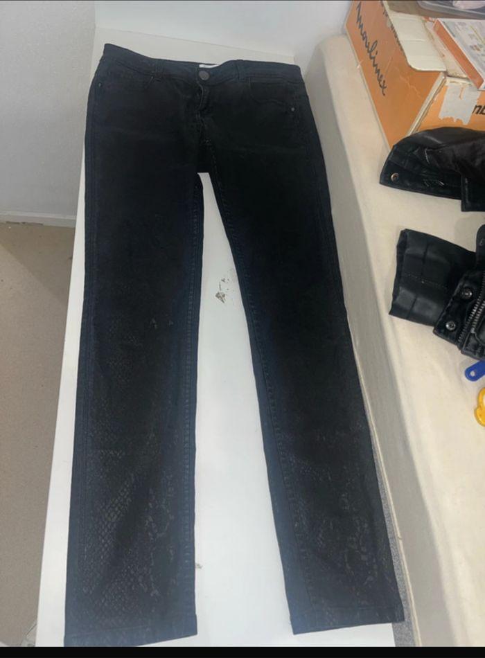 Bonsoir je vend un pantalon  noir femme - photo numéro 1