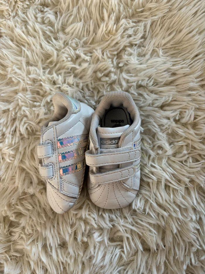 Magnifique chaussures de bébé Adidas taille 17 - photo numéro 4