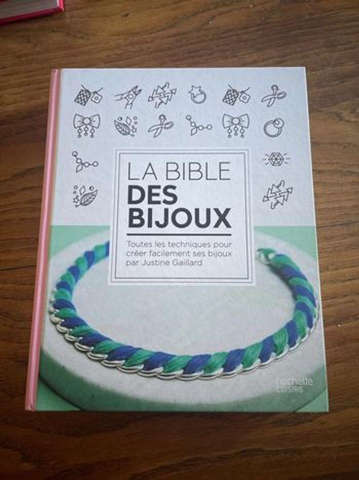 Livre la bible des bijoux - photo numéro 1