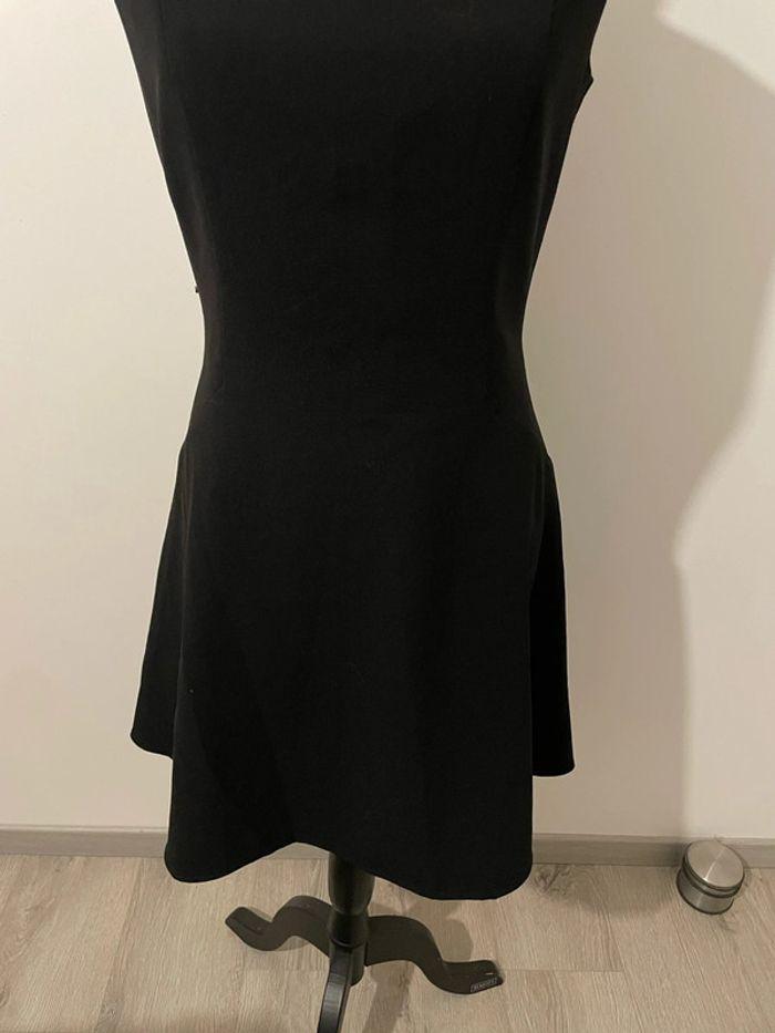 Robe patineuse bas évasé habillé chic noir sans manche col rond camaïeu taille 38 - photo numéro 3