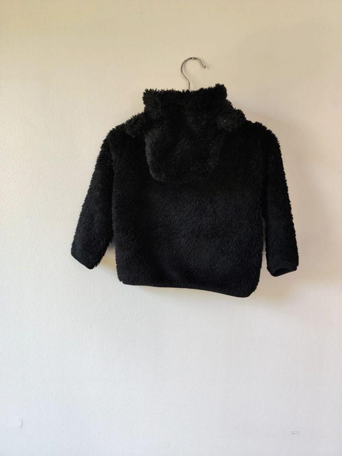 Gilet tout doux à capuche noir Kiabi 18 mois - photo numéro 2