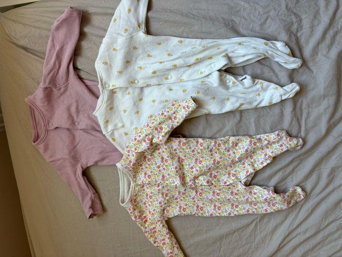 Lot pyjama grenouillère primark - photo numéro 1