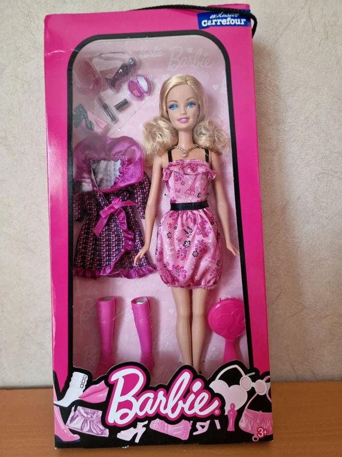 Barbie Mattel neuve avec étiquette - photo numéro 1