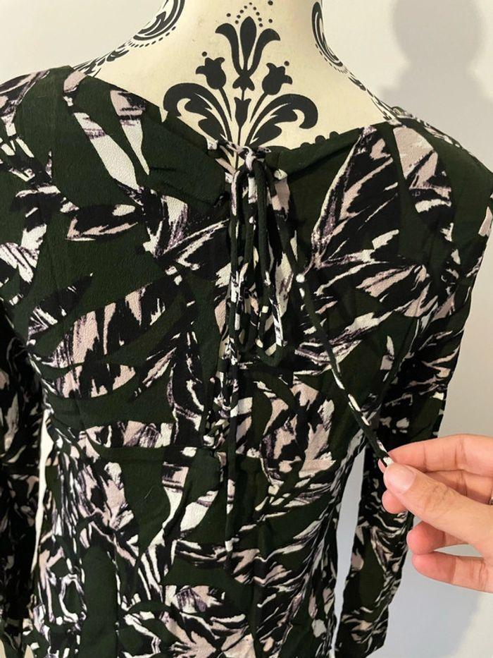 Blouse à manches longues vert foncé à motifs noir et blanc col V lacet dos Frnch taille M - photo numéro 5