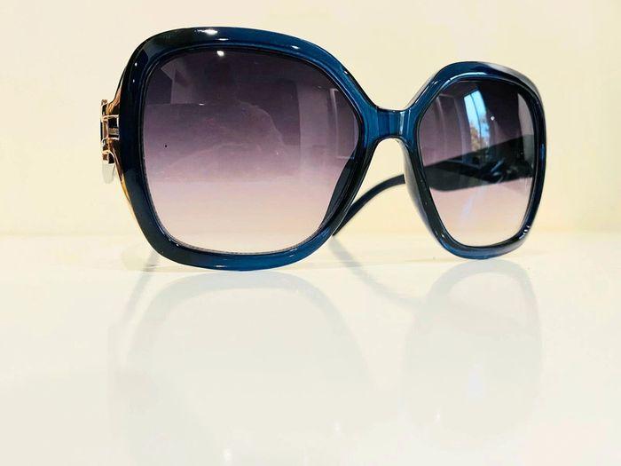 Lunette de soleil femme bleu pétrole et dorée verres dégradés UV protection catégorie 3 - photo numéro 2