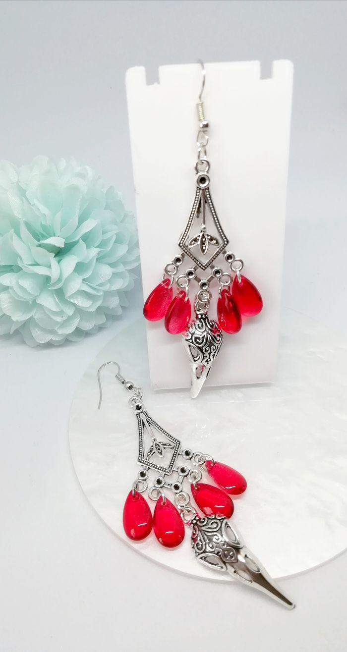 🥀Boucles d'oreilles corneille perlée rouge🥀 - photo numéro 3