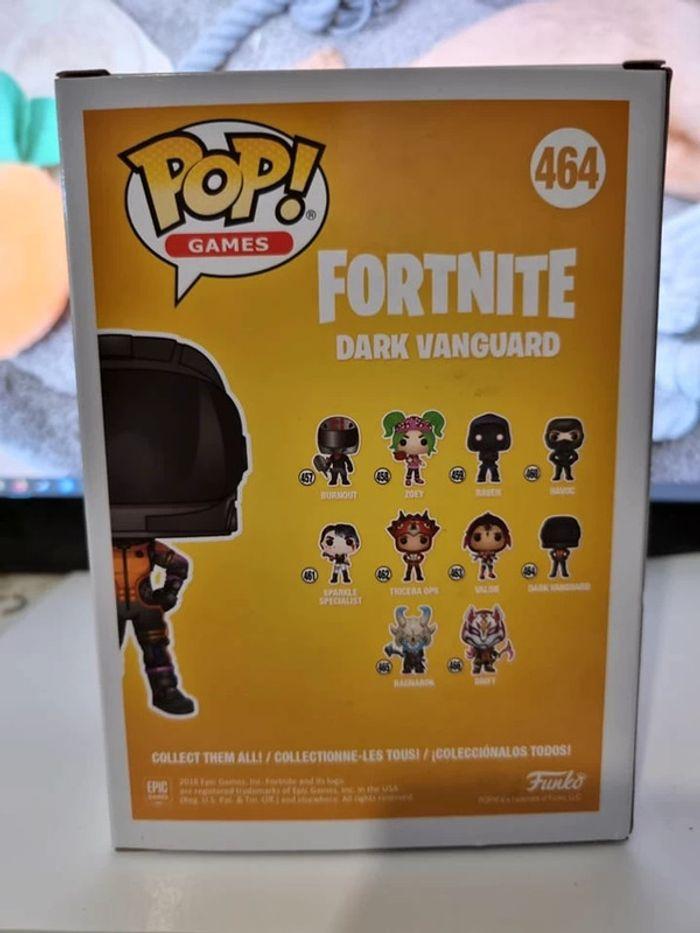 Funko pop ! Fortnite - Dark Vanguard # 464  GITD - photo numéro 3