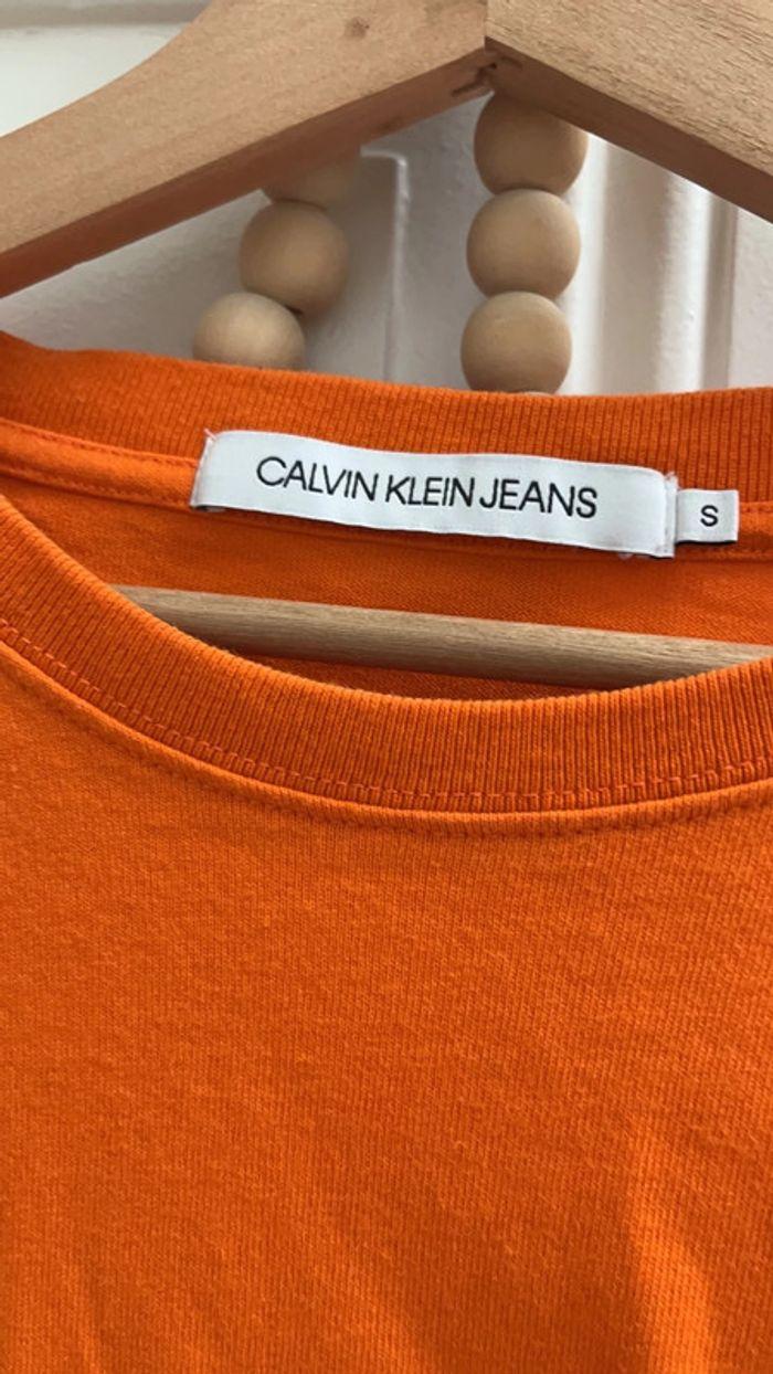 T-shirt orange Calvin Klein - photo numéro 2