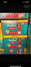 Un lot de Pampers baby dry taille cinq