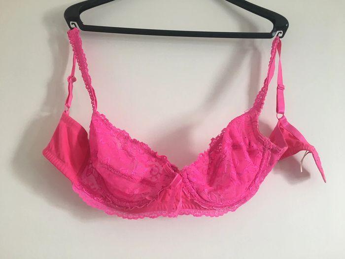 soutien gorge rose fluo - photo numéro 1