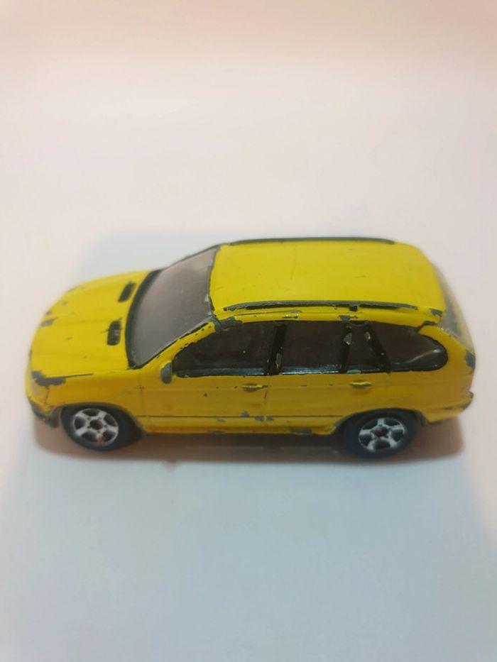 RealToy BMW X5 Jaune - 1/61 - photo numéro 12