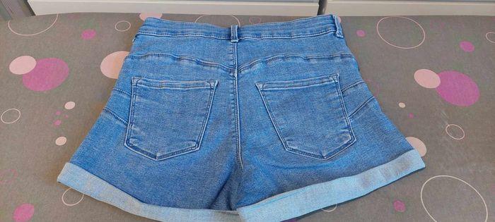 Lot de 2 shorts en jean femme H&M/FB Sister M(38) très bon état - photo numéro 5