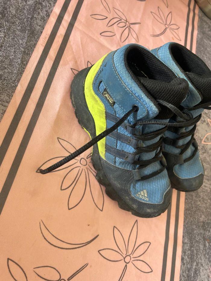 Chaussure de marche haute bleu et verte Adidas - photo numéro 3