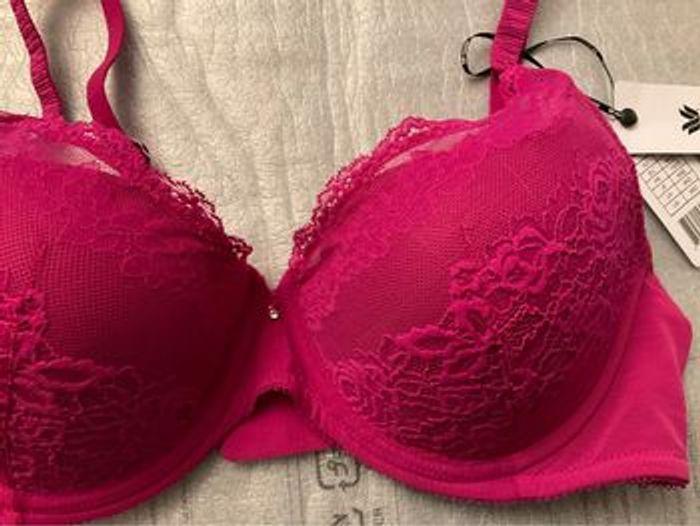 Soutien-gorge fuchsia Wacoal neuf - photo numéro 2