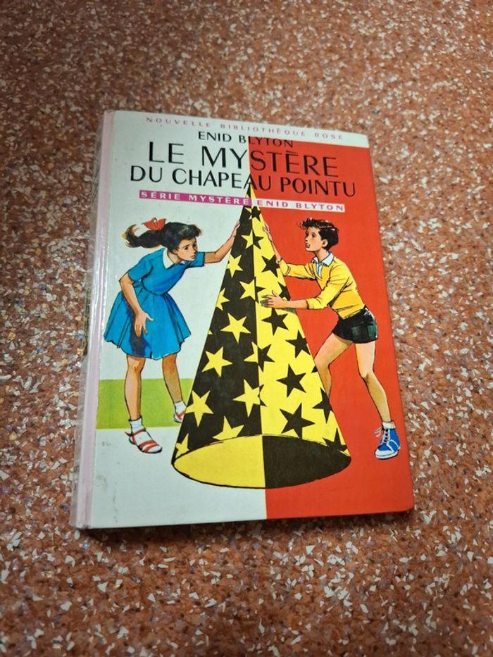 Le mystère du chapeau pointu - photo numéro 1