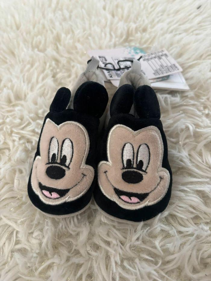 Magnifique chausson Disney taille 3/6 mois neuf - photo numéro 1