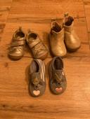 Lot 2 chaussures + 1 paire de chausson fille