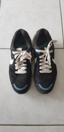 Basket Nike MD Runner bleu noir Pointure 41