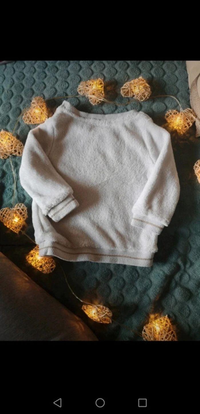 Pull minie blanc tout doux avec motifs dorés - photo numéro 5