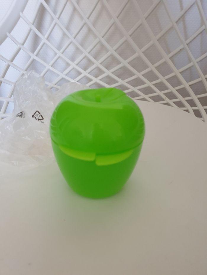 Boîte pomme tupperware neuve - photo numéro 1