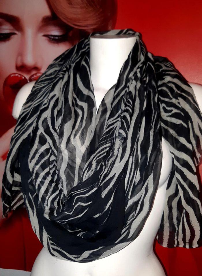 Foulard noir et gris rectangulaire femme printemps - photo numéro 1