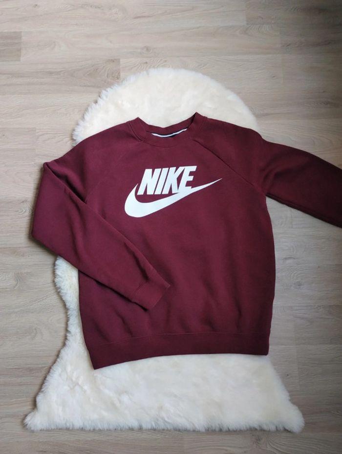 Pull Nike taille S - photo numéro 1