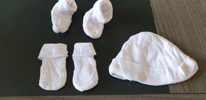 Ensemble naissance: bonnet chaussons moufles - photo numéro 1