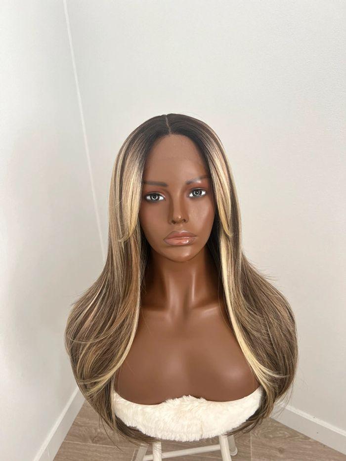 Perruque blonde lace frontal avec frange rideaux - photo numéro 14