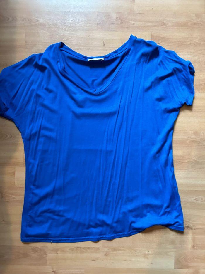 T shirt bleu - photo numéro 1