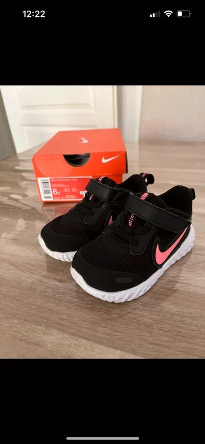 Nike révolution 5 noires et roses - photo numéro 1