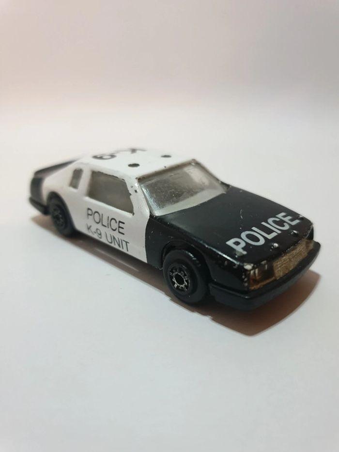 Maisto Buick lesabre Stock Car K-9 Police Unit - 1/64 - photo numéro 3