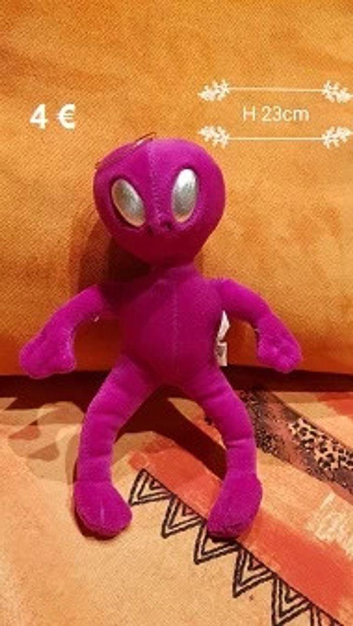 Peluche Extraterrestre Violette H 23 cm neuve