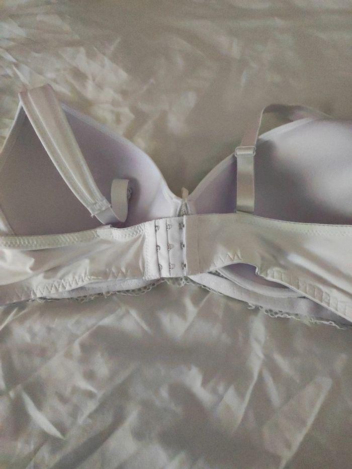 Soutien gorge blanc - photo numéro 2